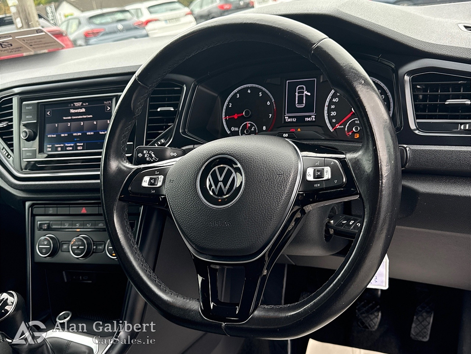 2021 Volkswagen T-Roc - image 11