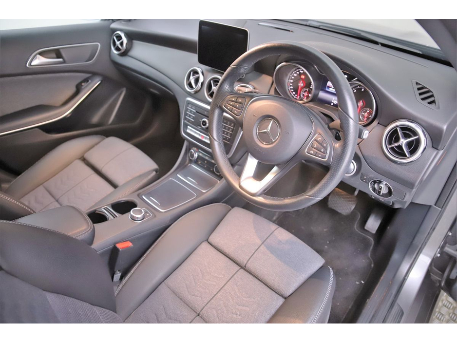 2017 Mercedes-Benz GLA Class GLA 180 *HALF LEATHER*REVERSE CAM*PARK SENSORS*