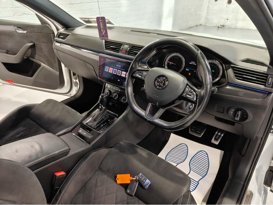 2018 Skoda Superb - image 14