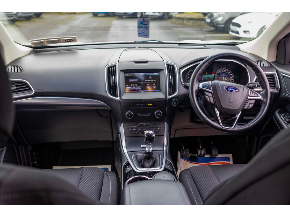 2017 Ford Edge - image 5