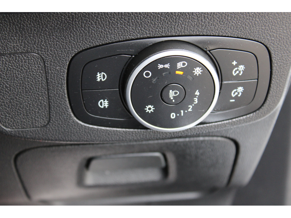 2020 Ford Focus - image 24