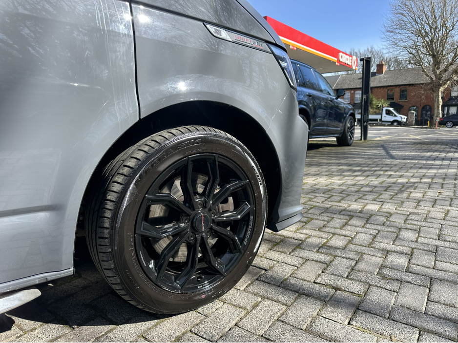 2024 Volkswagen Transporter - image 4