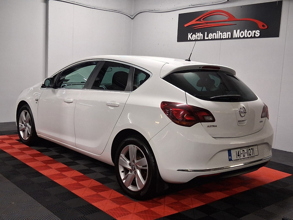 2014 Opel Astra - image 4