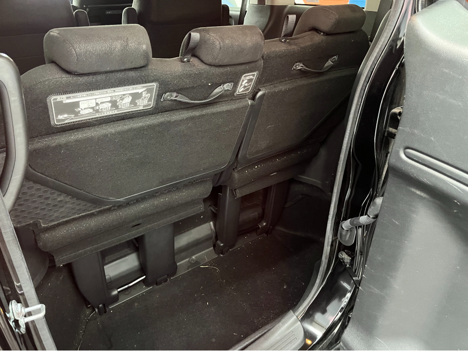 2018 Honda Stepwagon - image 14