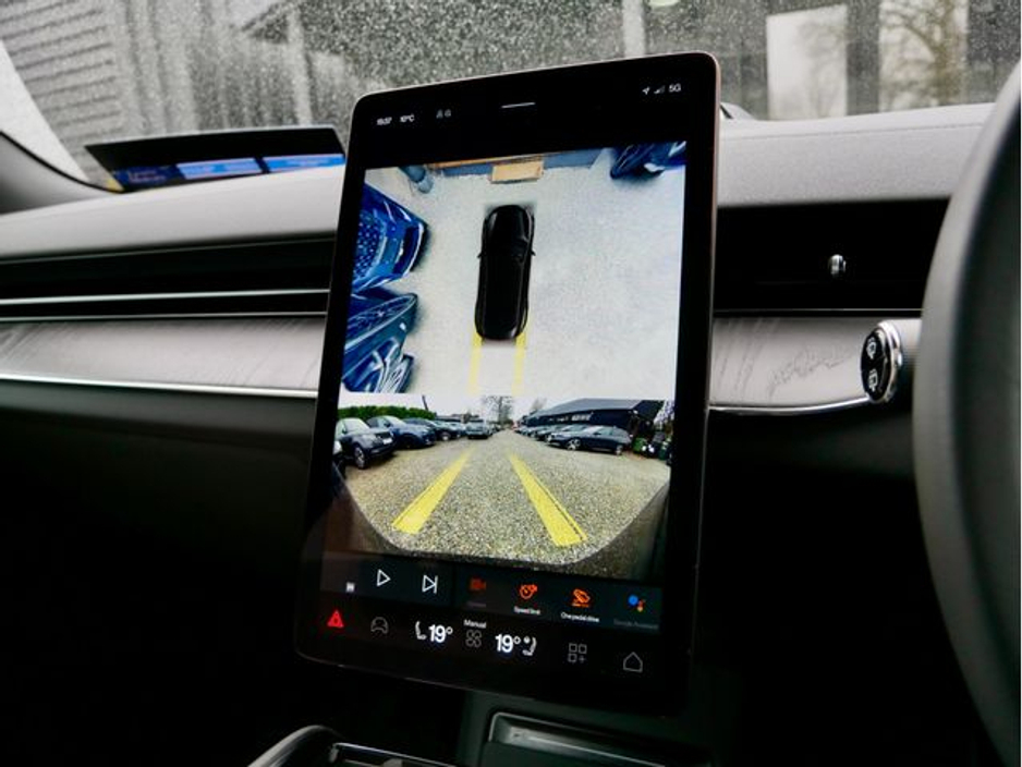 2024 Polestar 3 - image 28