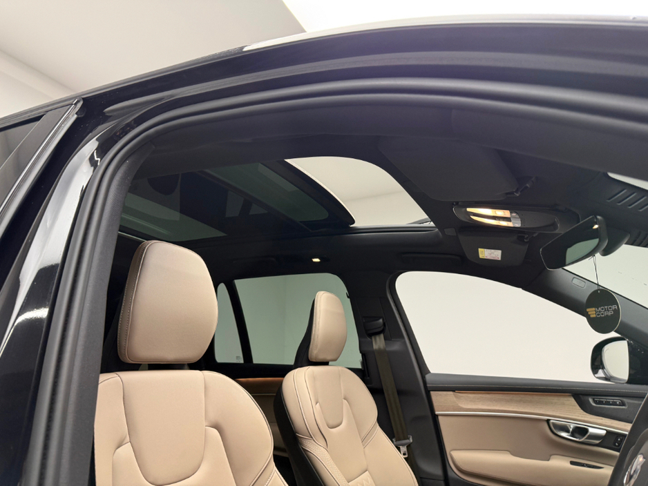 2025 Volvo XC90 - image 11