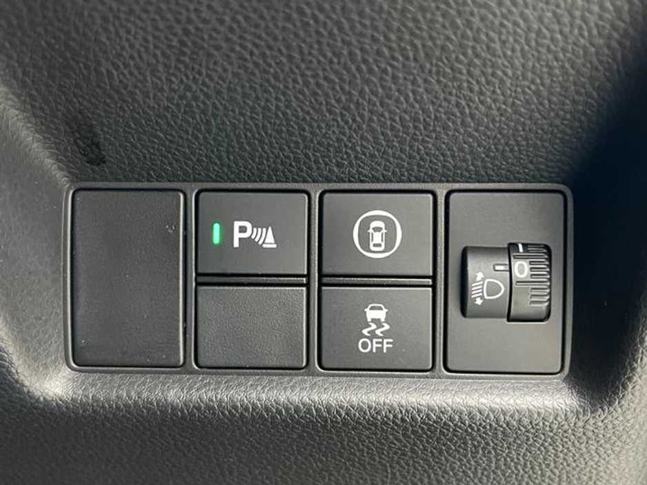 2022 Honda Fit 1.5 e:HEV BASIC Automatic, Reversing camera €17,895