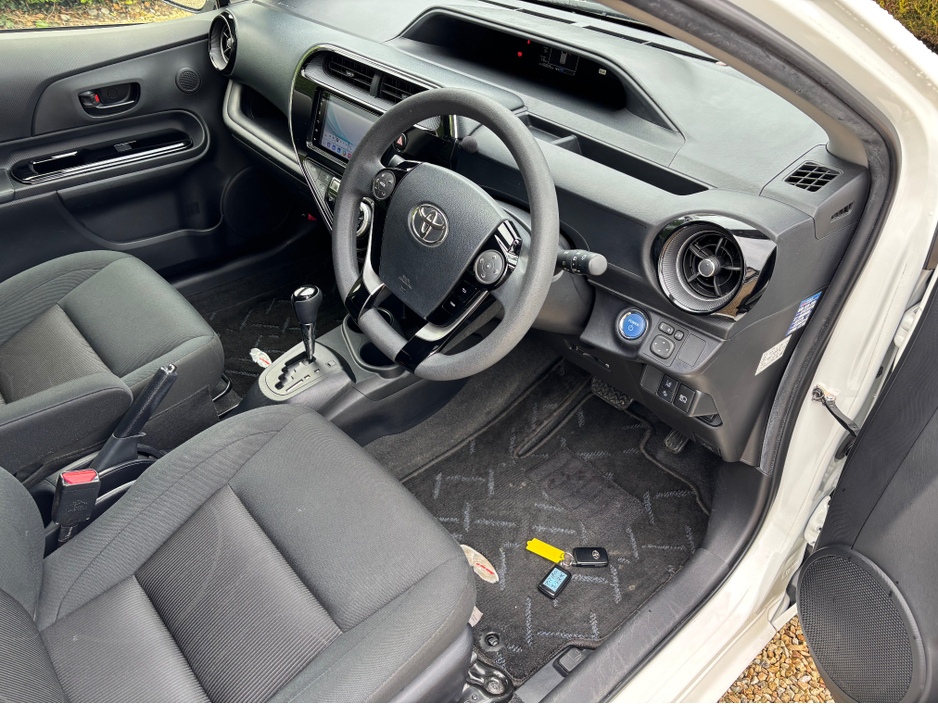 2018 Toyota Aqua - image 6