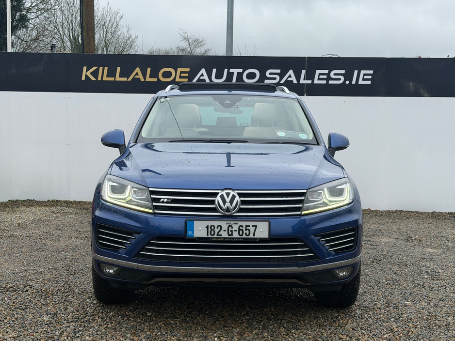 2018 Volkswagen Touareg - image 2