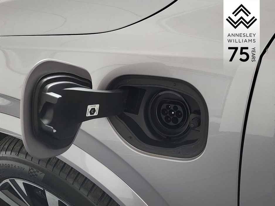 2025 Volvo XC90 - image 11