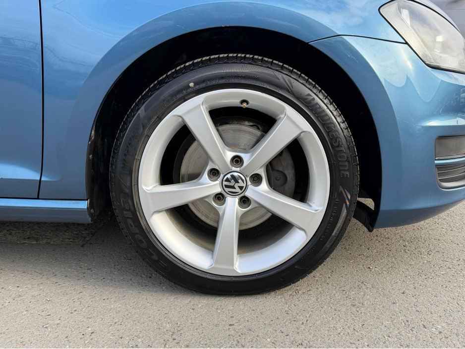 2013 Volkswagen Golf - image 10