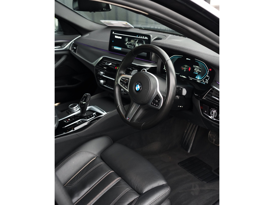 2021 BMW 5 Series - image 8