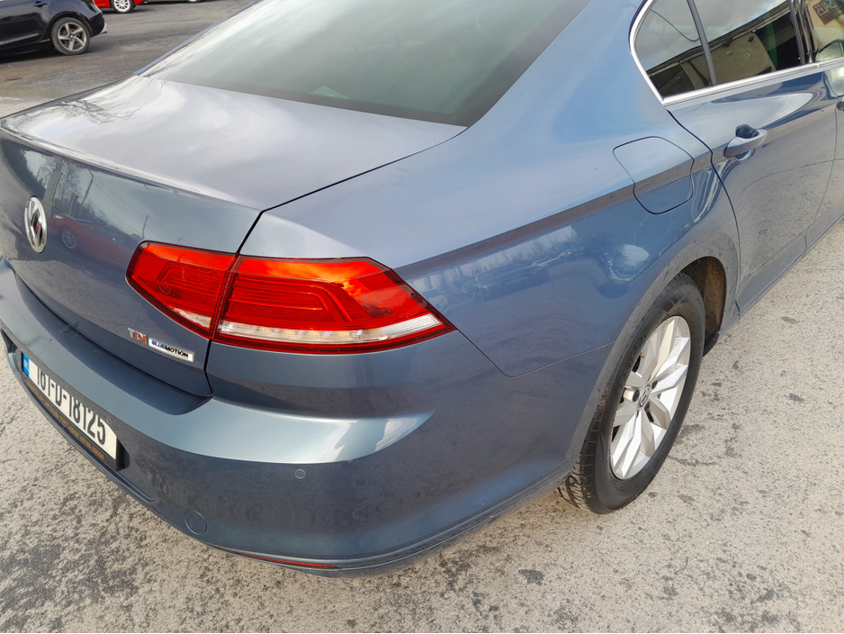 2016 Volkswagen Passat - image 12