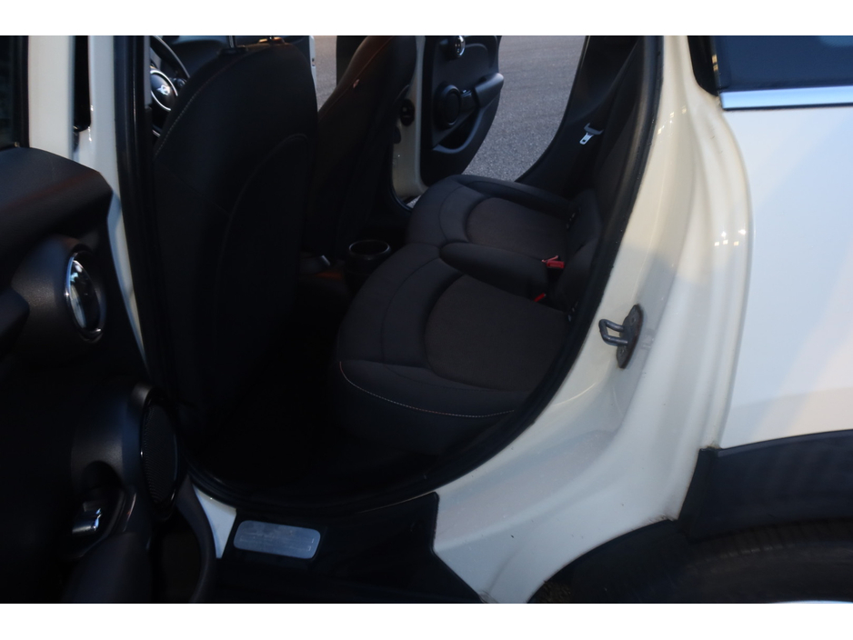 2015 MINI Hatch - image 11