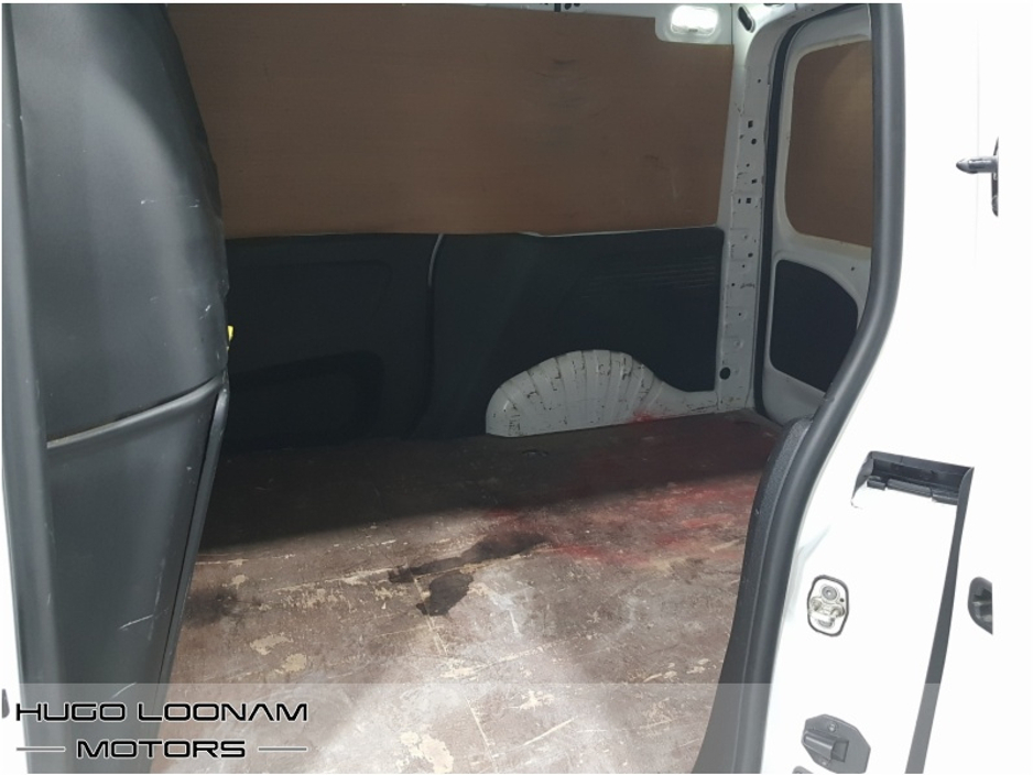 2020 Peugeot Partner - image 13