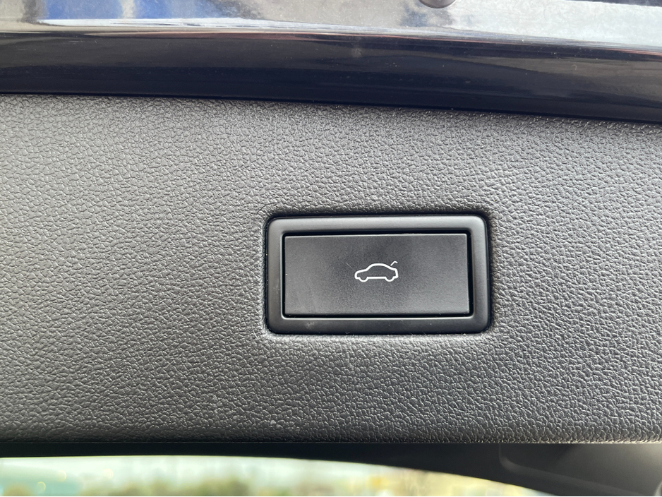 2023 Volkswagen Tiguan Allspace - image 10