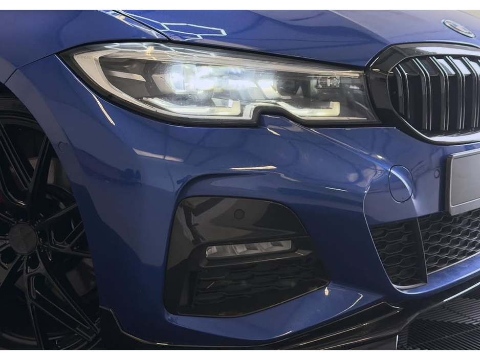 2021 BMW 3 Series - image 3