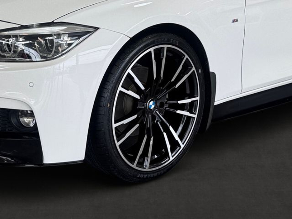 2016 BMW 3 Series - image 10