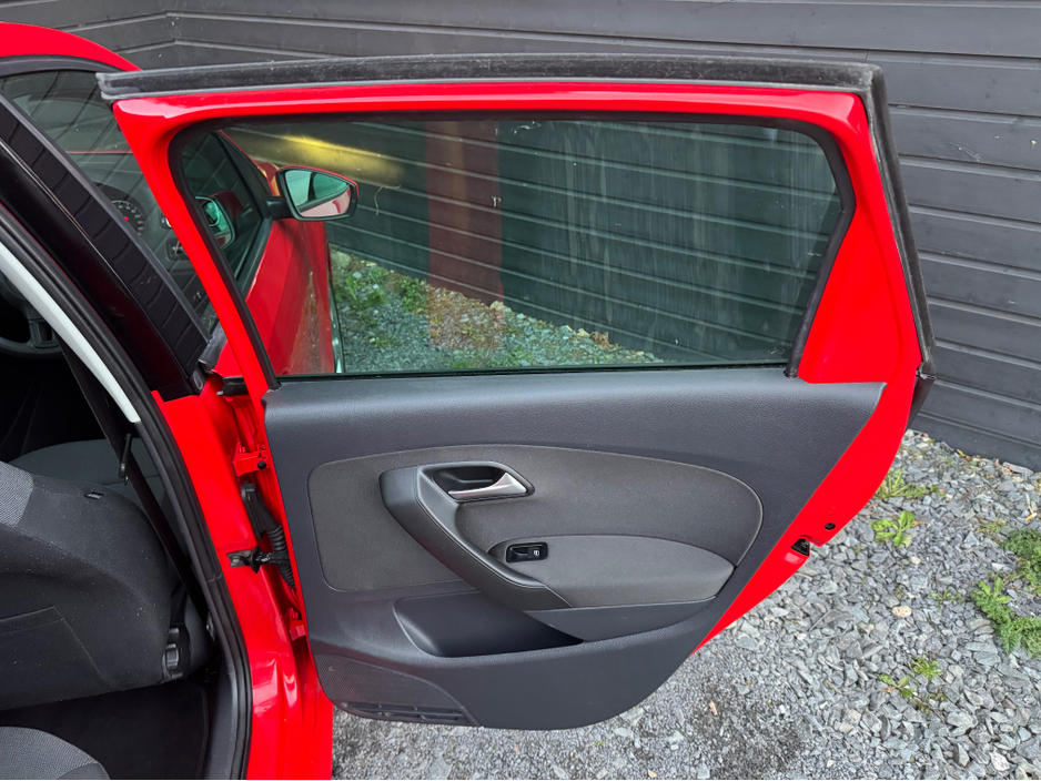 2013 Volkswagen Polo - image 16