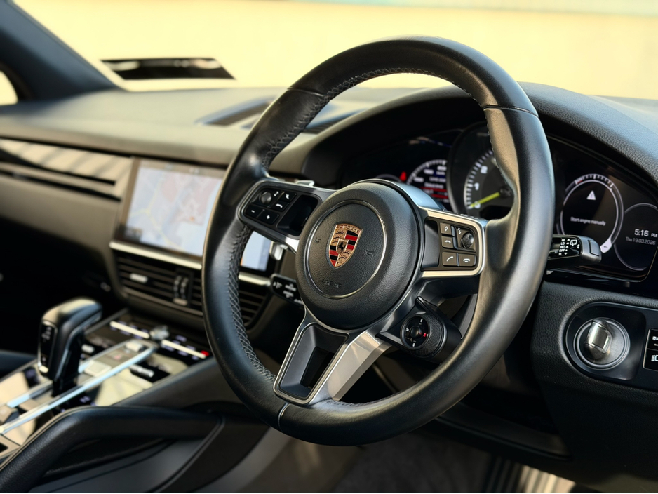 2020 Porsche Cayenne - image 10