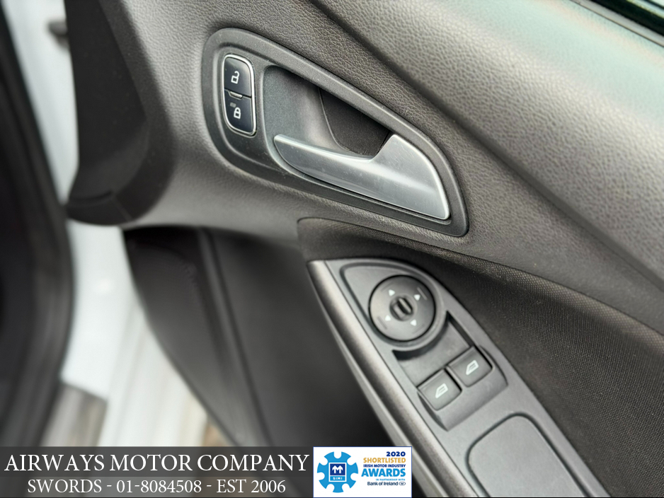 2018 Ford Focus - image 13