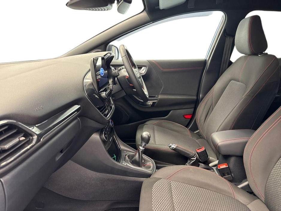 2022 Ford Puma - image 2