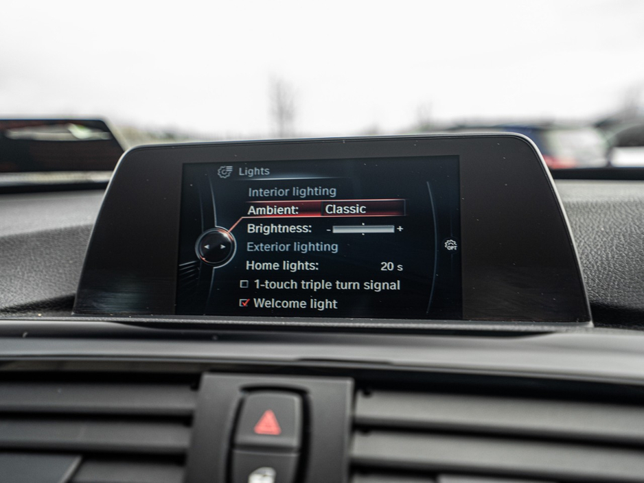 2016 BMW 3 Series - image 29