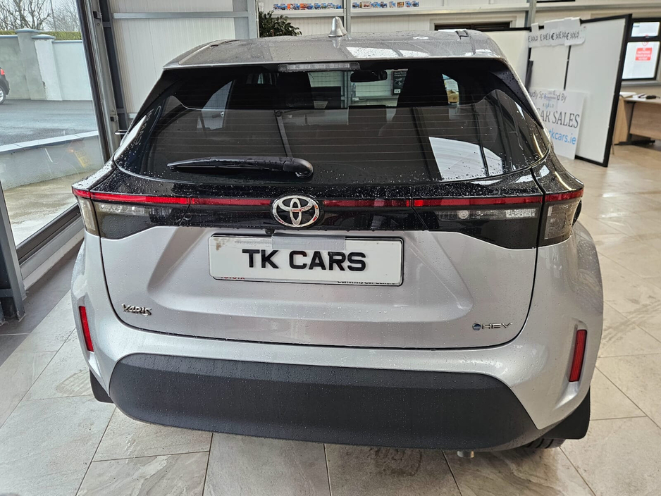 2025 Toyota Yaris Cross - image 4