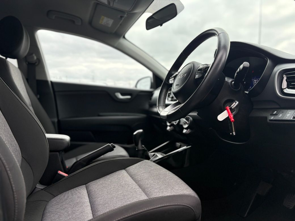 2022 Kia Stonic - image 8