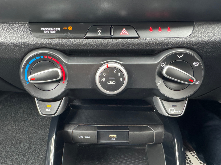 2021 Kia Stonic - image 19