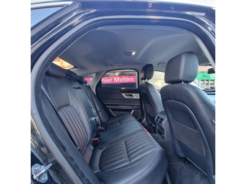 2017 Jaguar XF - image 13