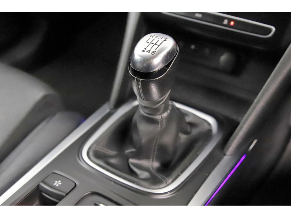 2018 Renault Megane - image 22