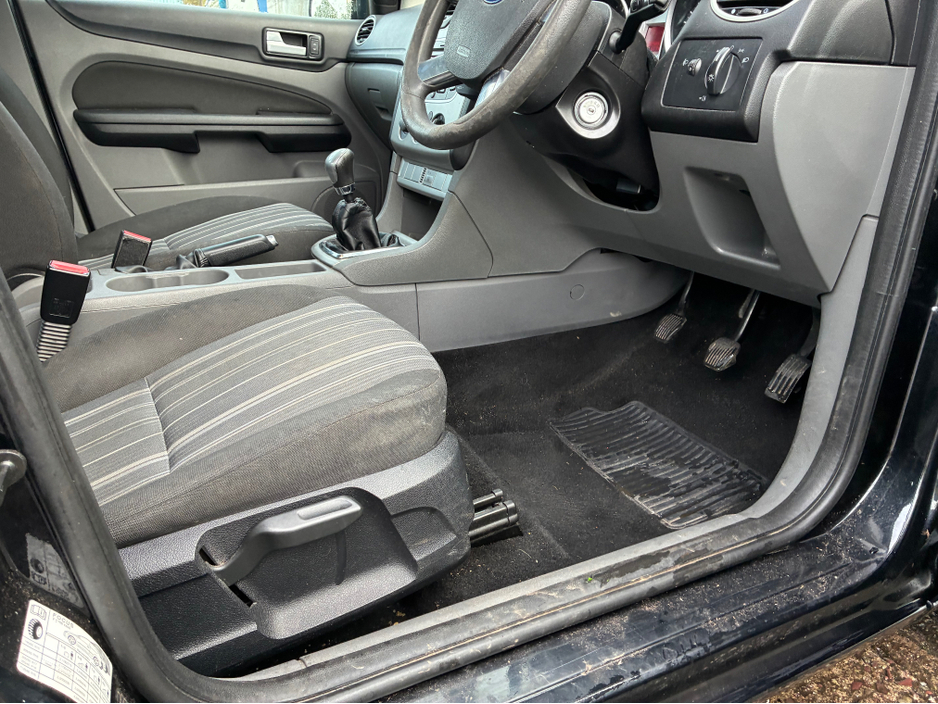 2011 Ford Focus - image 6