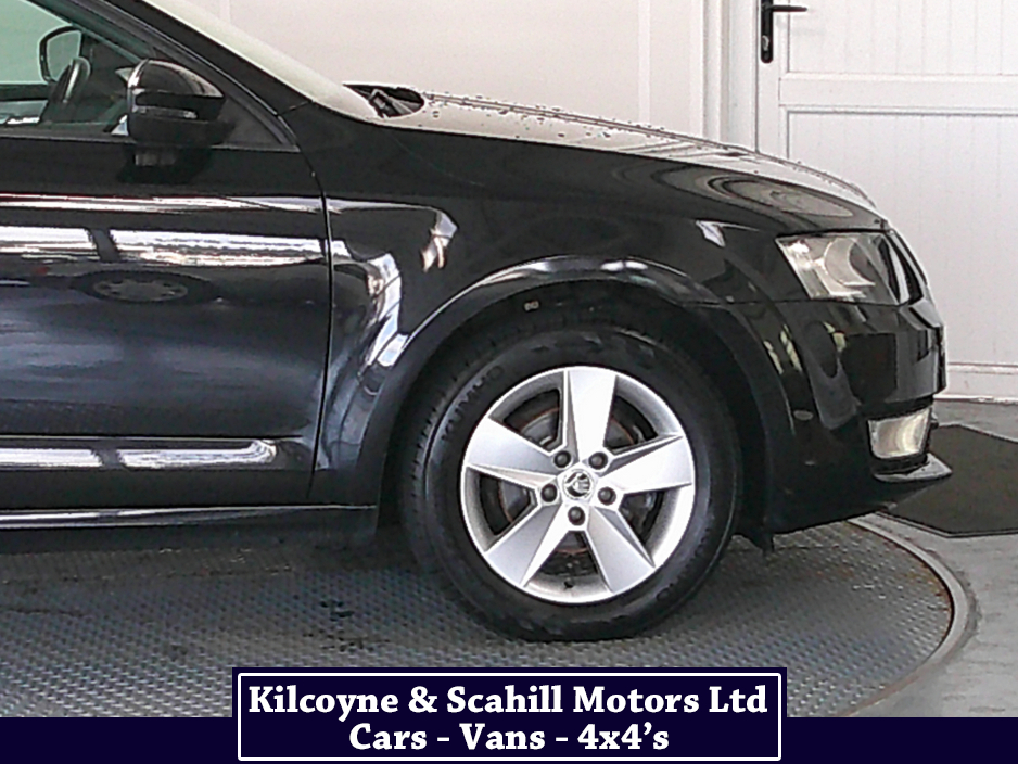 2015 Skoda Octavia - image 23