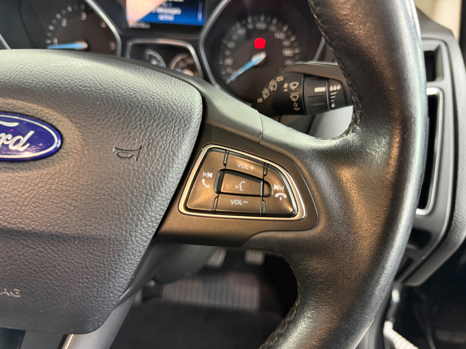 2017 Ford Focus - image 24