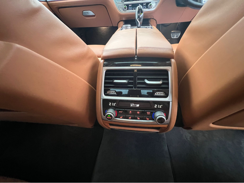 2018 BMW 7 Series ////740-D-M-SPORT//X -DRIVE///HUGE SPEC///SUNROOF//LIKE NEW////