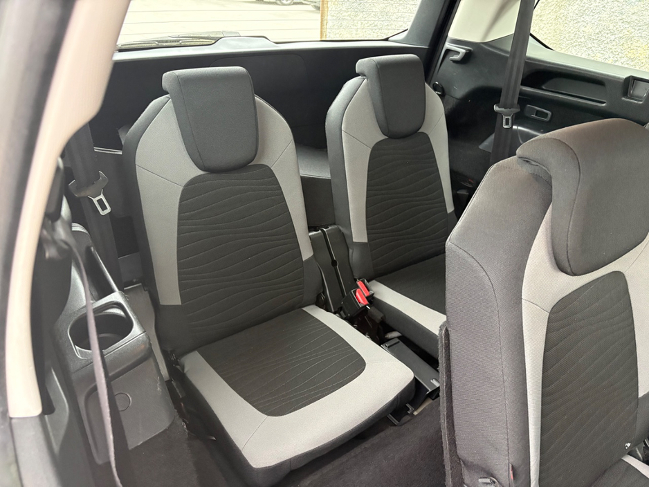2015 Citroen Grand C4 Picasso - image 19