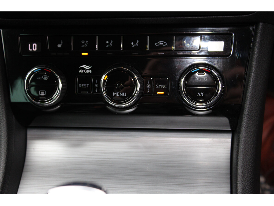 2021 Skoda Superb - image 23