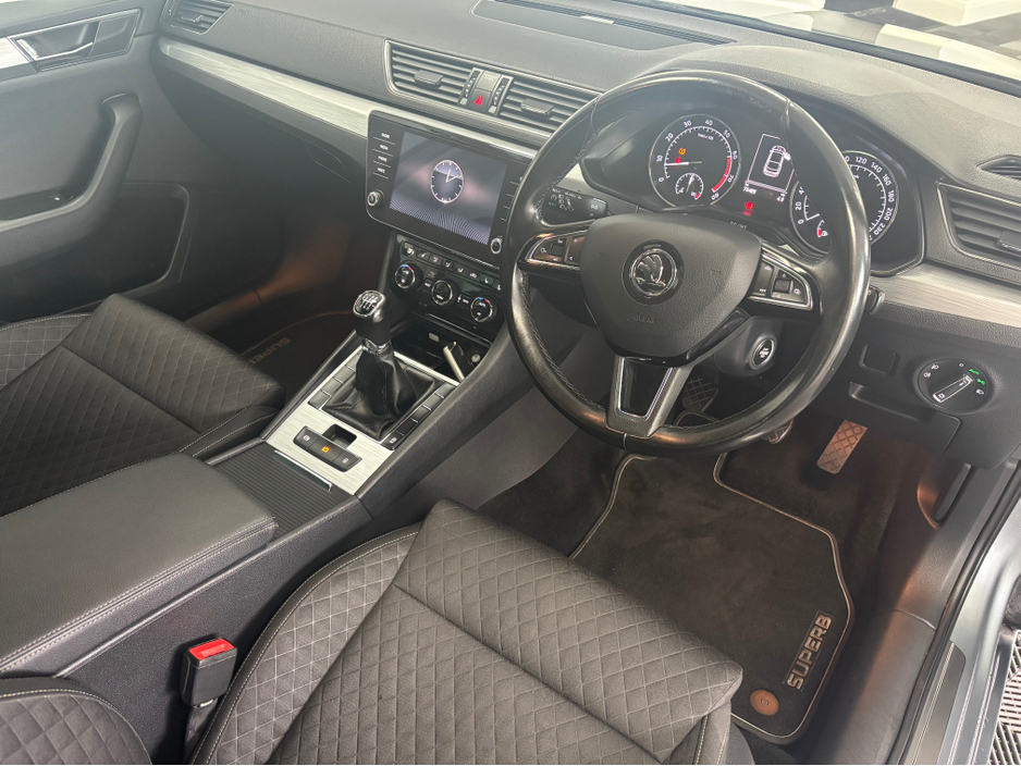 2020 Skoda Superb - image 9