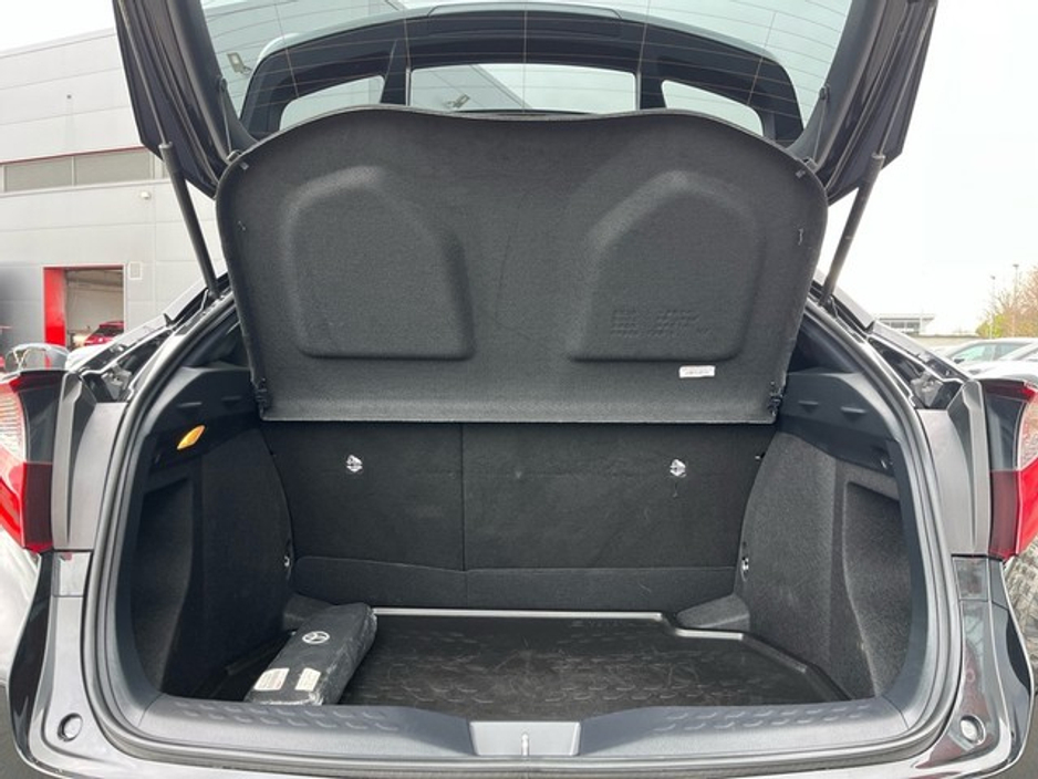 2023 Toyota C-HR - image 10