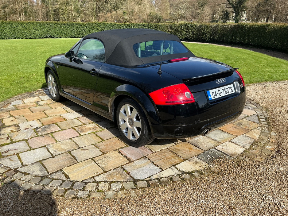2004 Audi TT - image 13