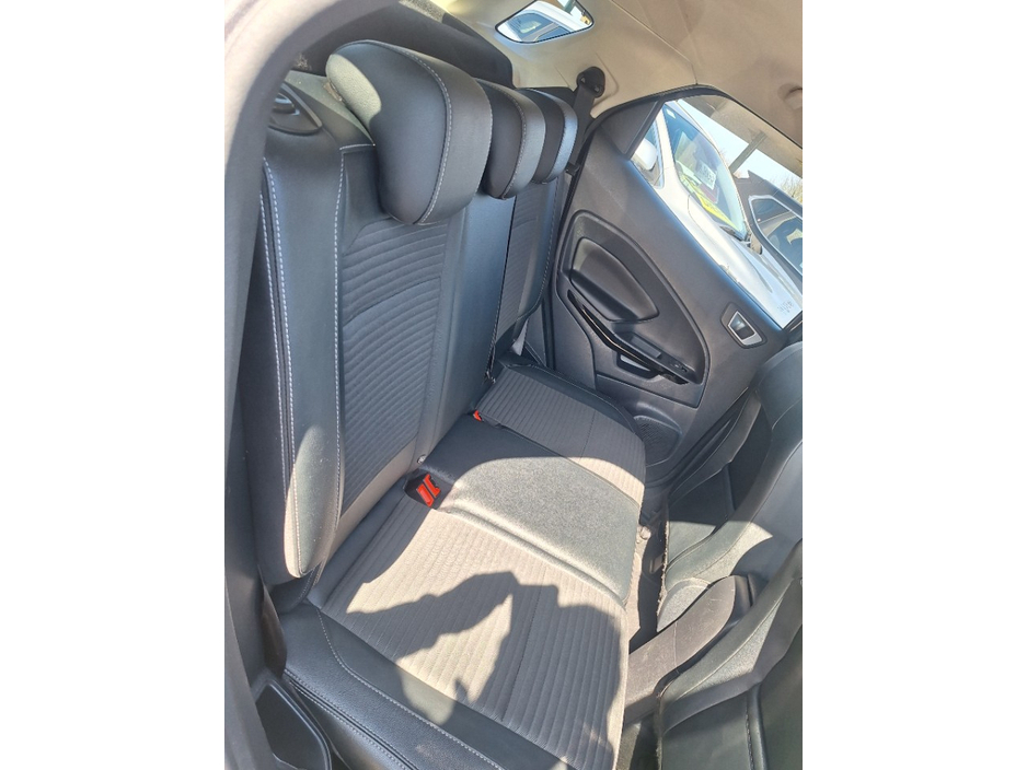 2020 Ford Ecosport - image 9