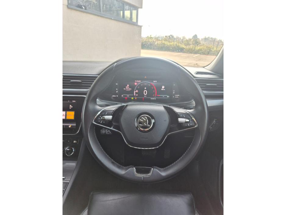 2022 Skoda Superb - image 16