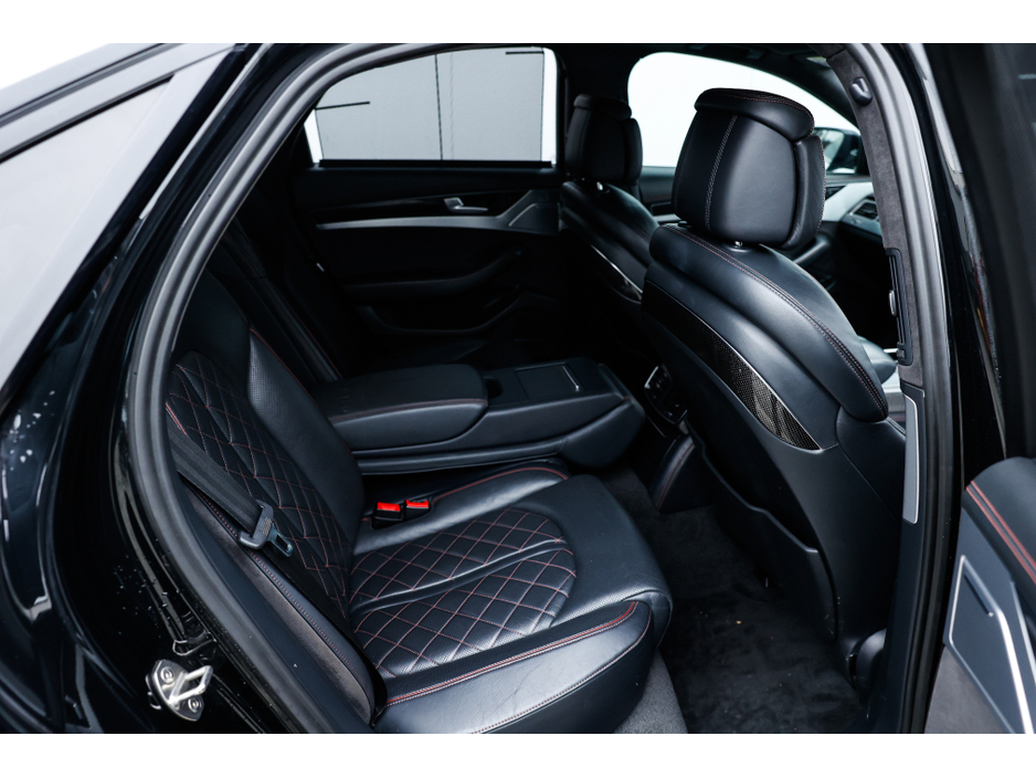 2016 Audi S8 - image 10