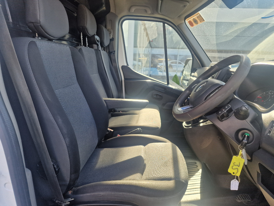 2020 Renault Master - image 14