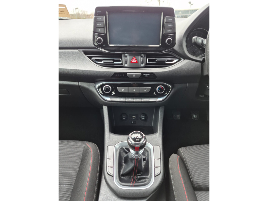 2022 Hyundai i30 - image 20