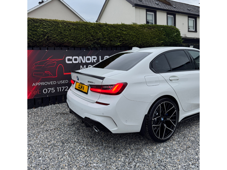 2021 BMW 3 Series - image 24