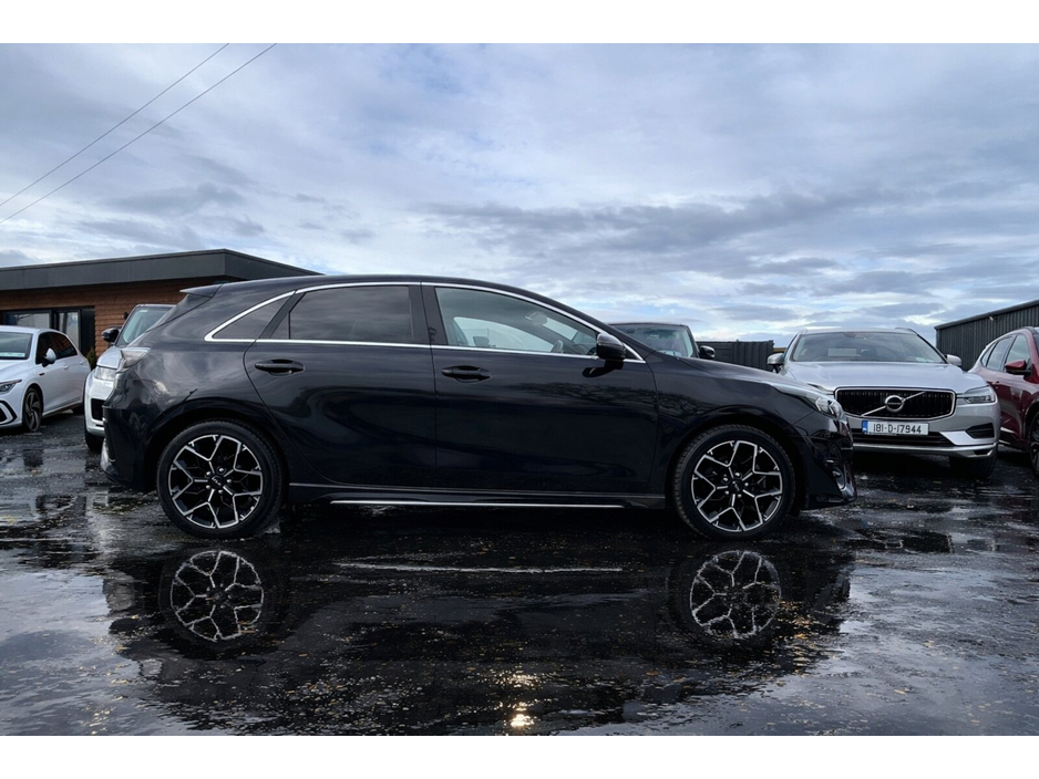 2023 Kia Ceed - image 2