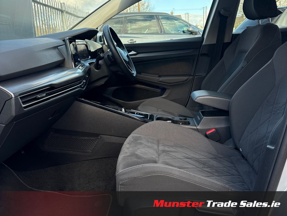 2023 Volkswagen Golf - image 8