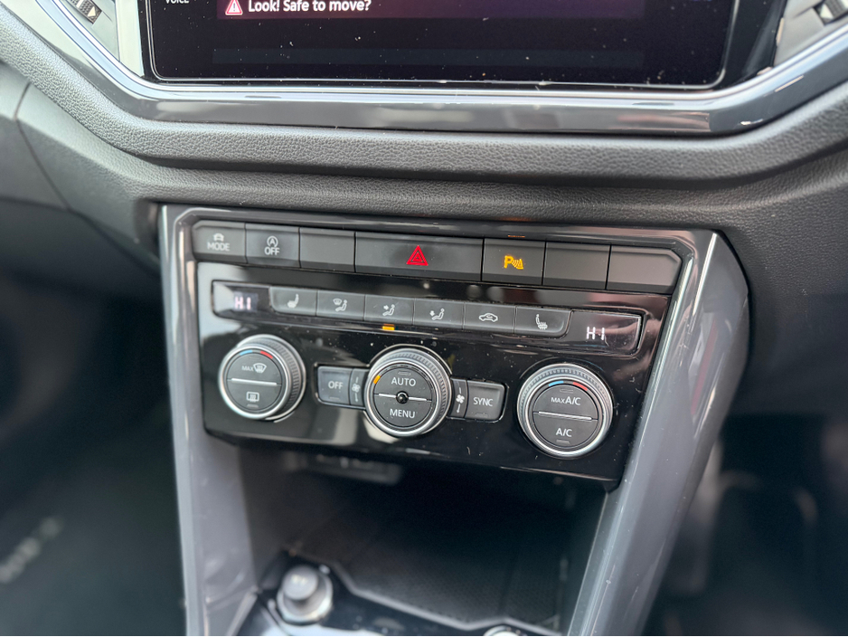 2020 Volkswagen T-Roc - image 24